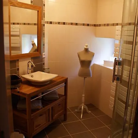 Le Puits Au Quertier Équilly